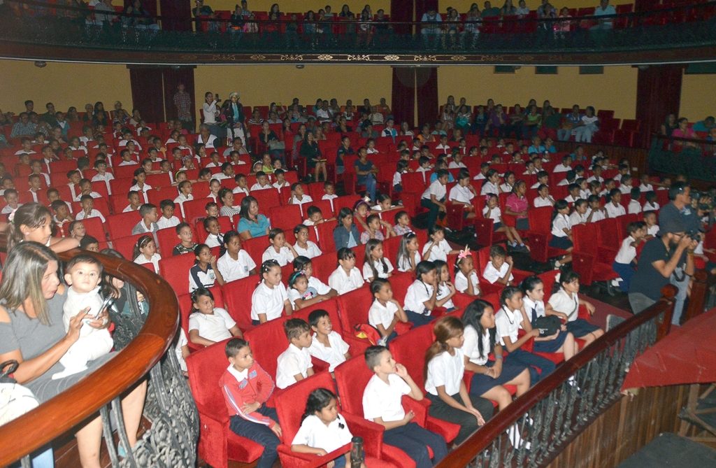 La Escuela va al Teatro