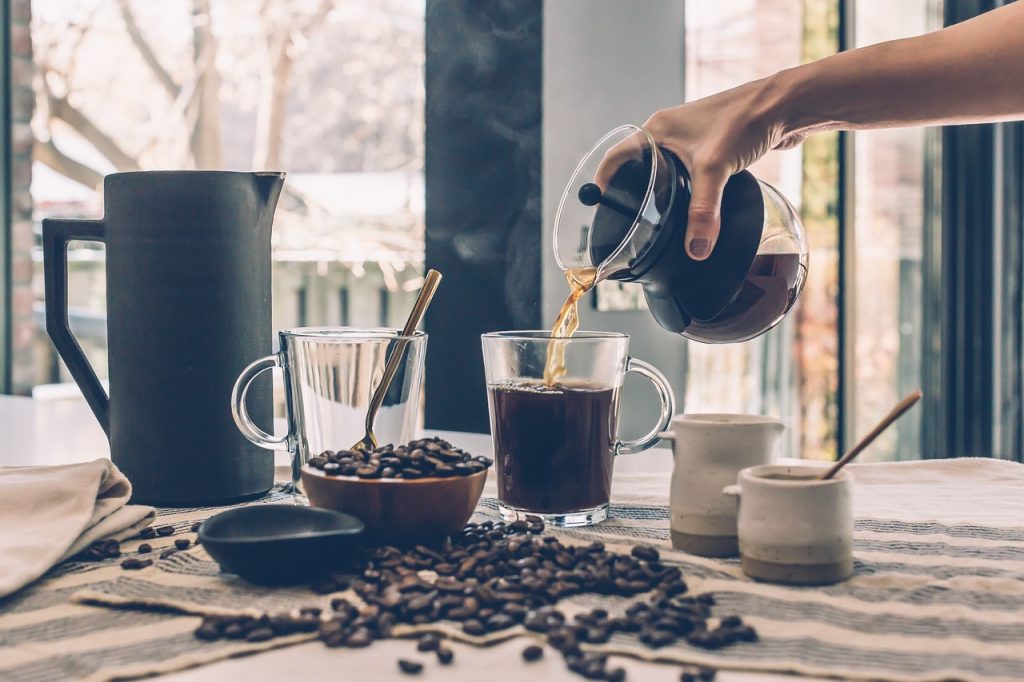 Las redes sociales definen cómo se prepara y se toma café en el mundo. Analizamos su impacto en el mercado, la cultura y el criterio del consumidor