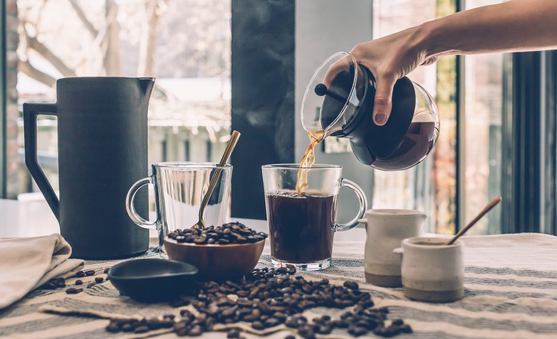 Las redes sociales definen cómo se prepara y se toma café en el mundo. Analizamos su impacto en el mercado, la cultura y el criterio del consumidor